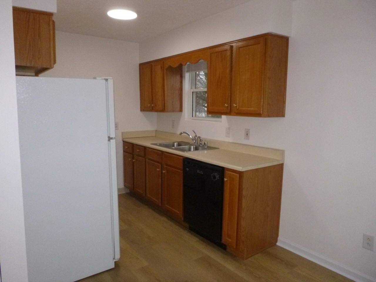 1208 Fiesta Way - Photo 3 of 8