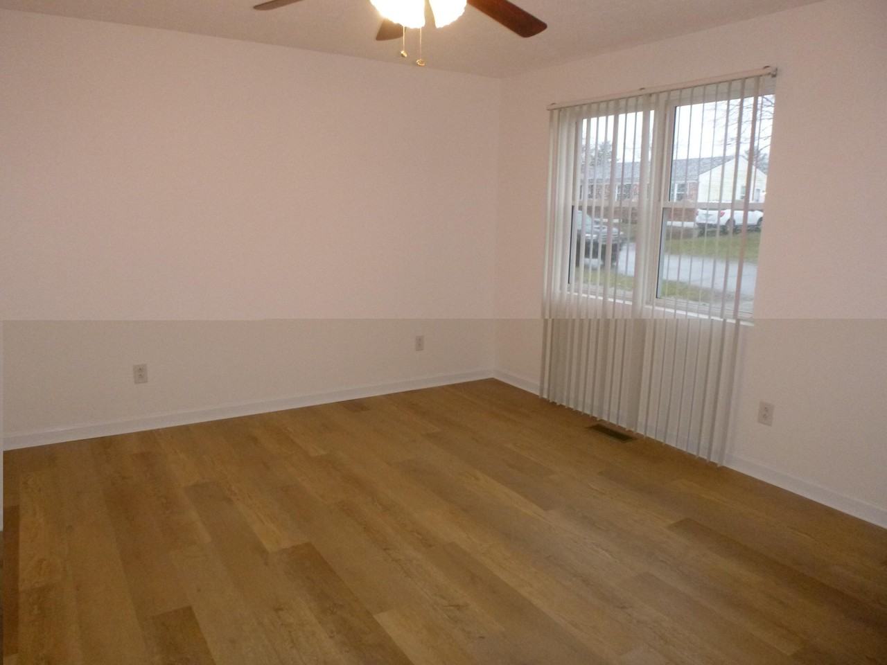 1208 Fiesta Way - Photo 6 of 8