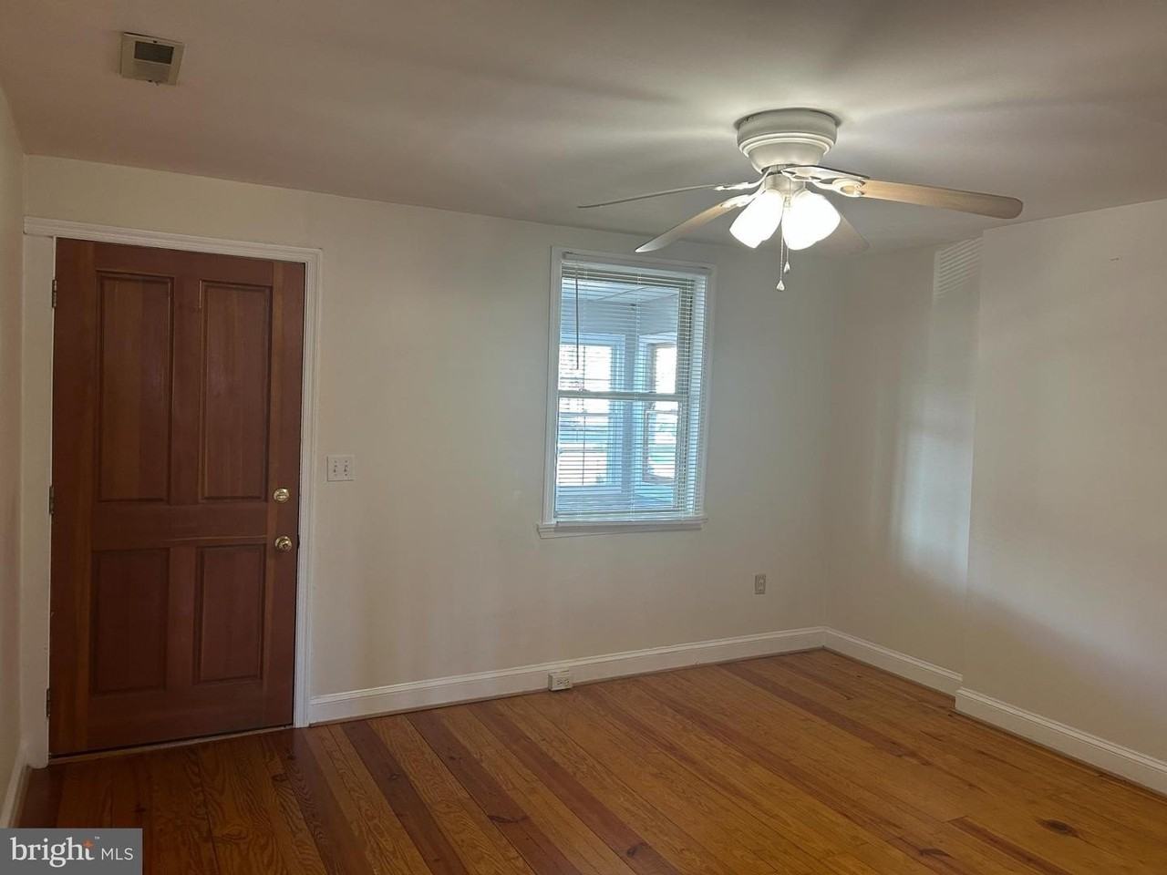 3419 Chestnut Avenue - Photo 3 of 11