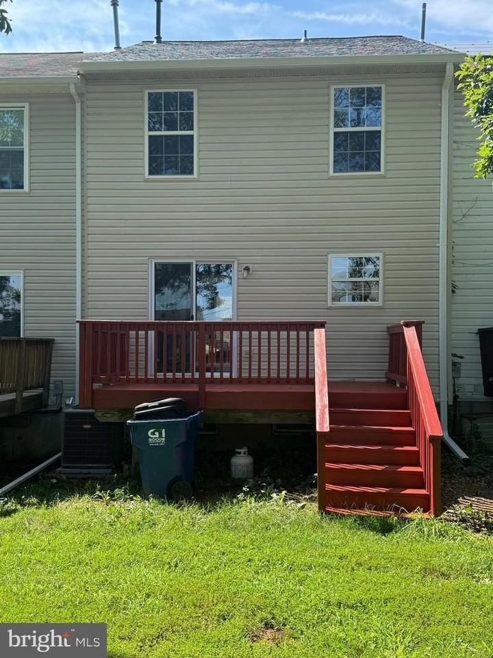 8216 Dellwood Court - Photo 5 of 50