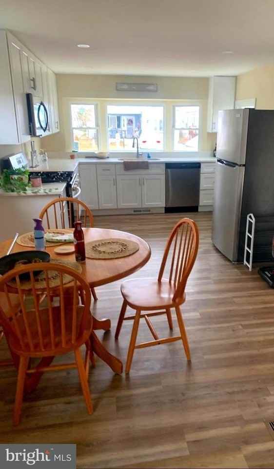 119 Clam Shell Rd - Photo 2 of 14