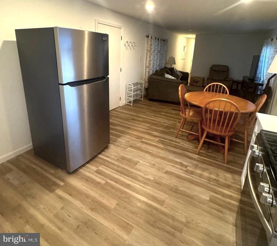 119 Clam Shell Rd - Photo 5 of 14