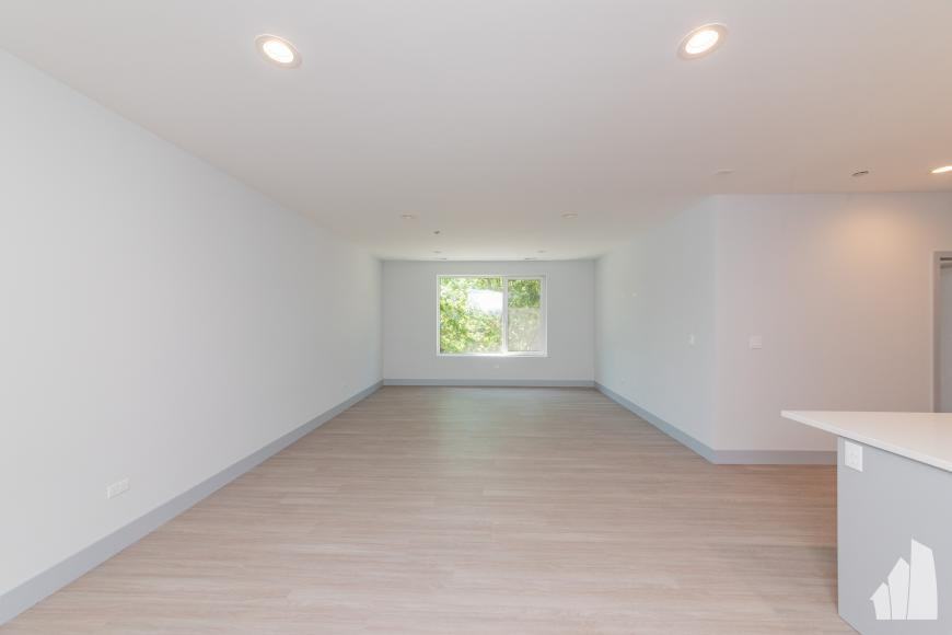 6400 North Wayne Avenue - Photo 6 of 10