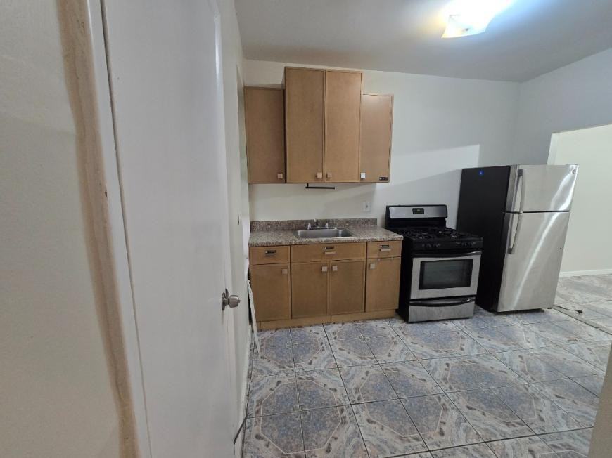 750 Glenmore Avenue - Photo 4 of 6