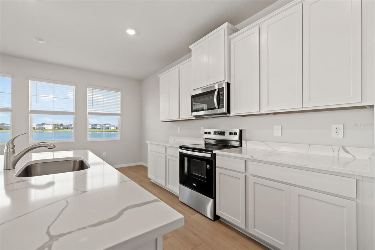 17107 James Trail - Photo 4 of 40