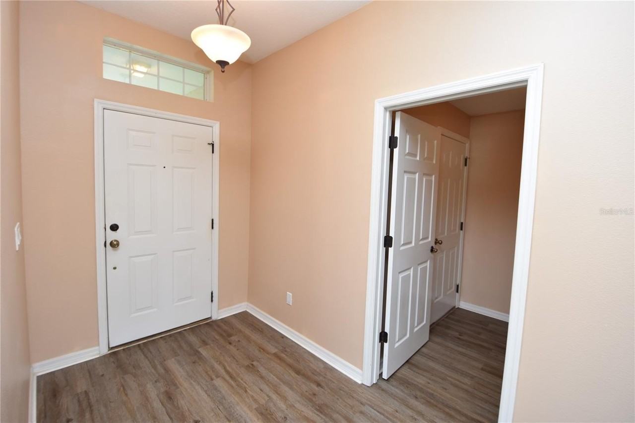 8 Rivergate - Photo 5 of 49