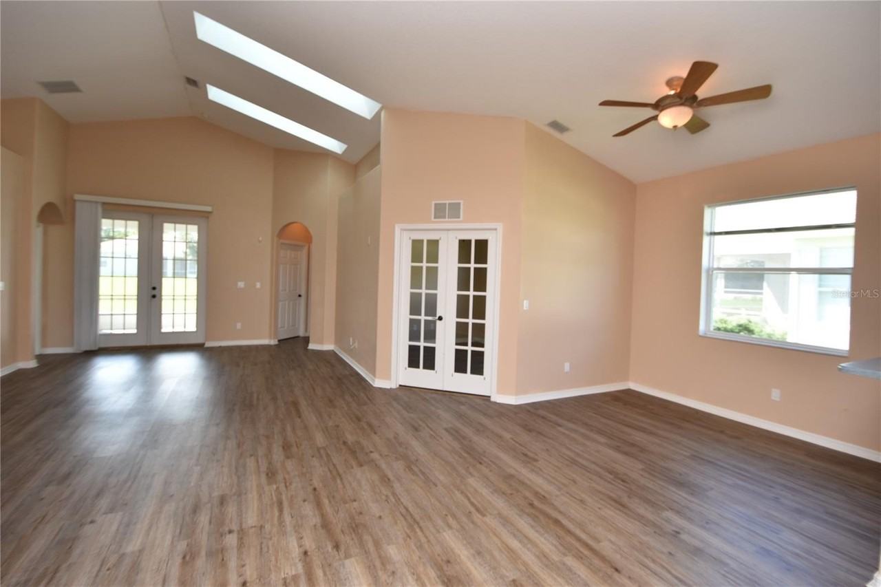 8 Rivergate - Photo 6 of 49