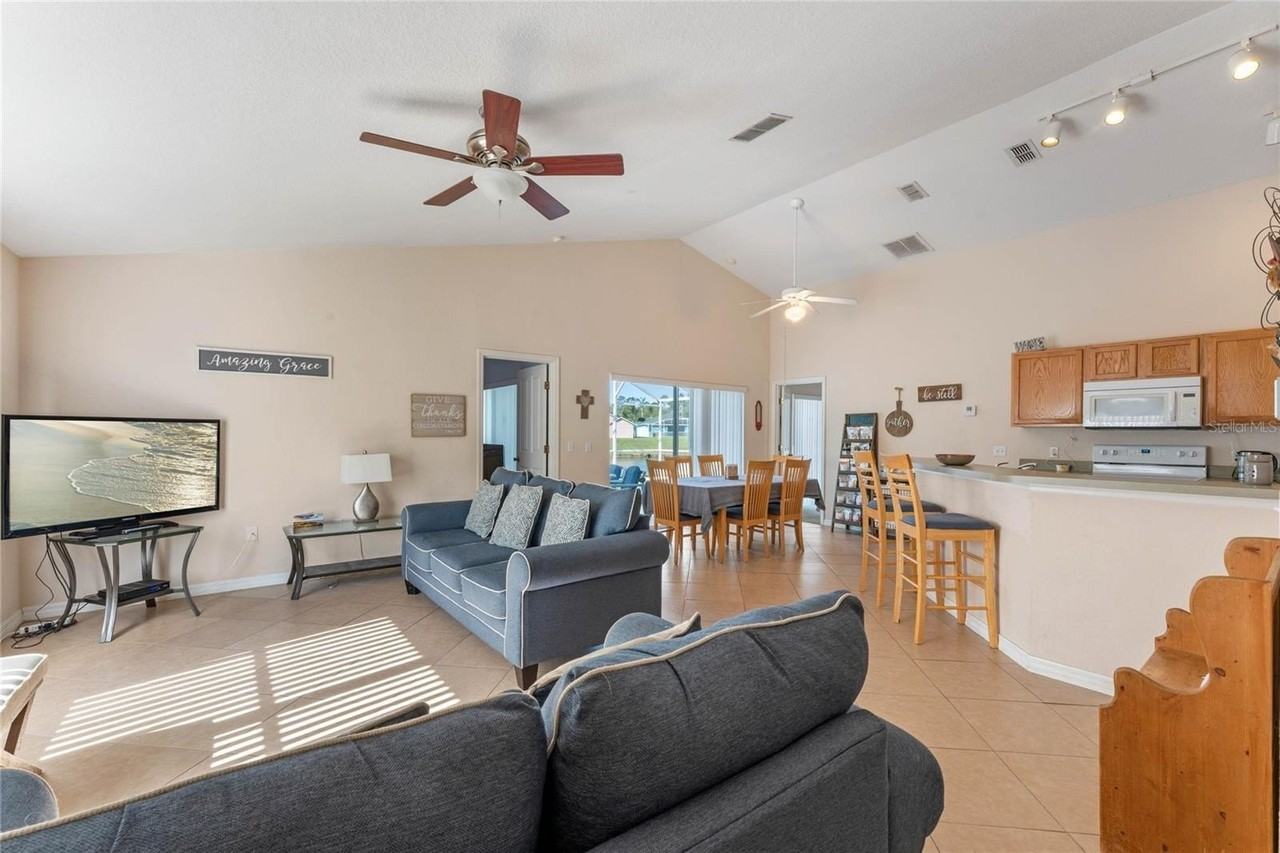 233 Reserve Drive - Photo 7 of 25