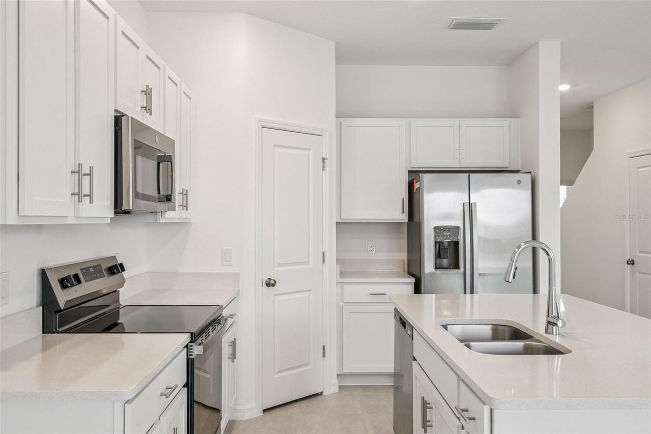 7621 Waterscape Drive - Photo 3 of 19