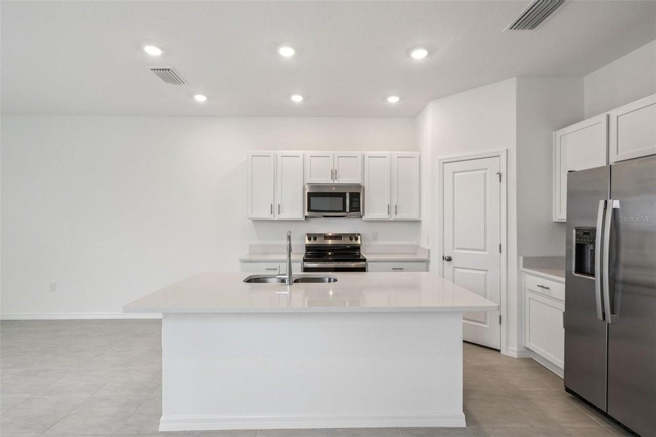 7621 Waterscape Drive - Photo 6 of 19