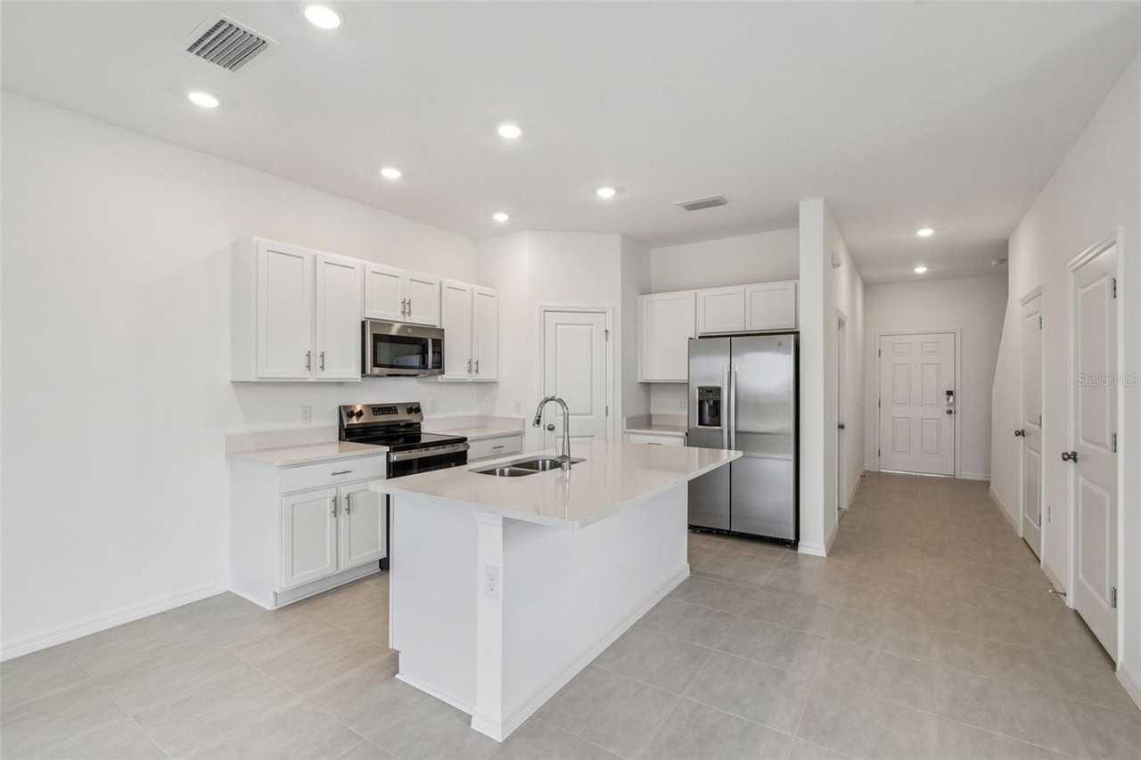 7621 Waterscape Drive - Photo 7 of 19