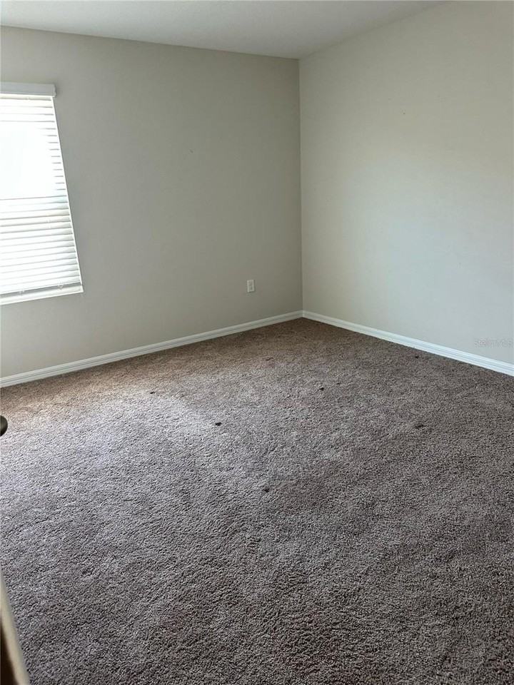 1572 Ellesmere Ave - Photo 3 of 17