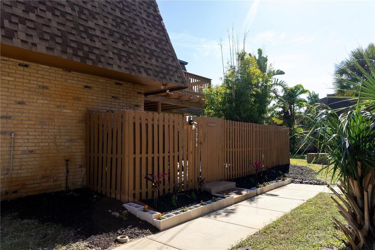 1794 South Park Avenue - Photo 2 of 19