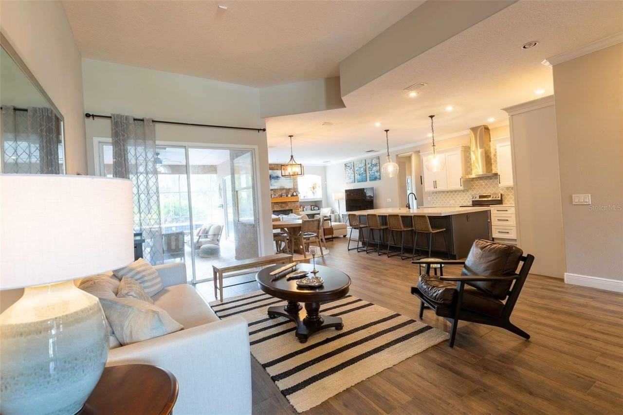 1084 Shadowmoss Circle - Photo 5 of 17