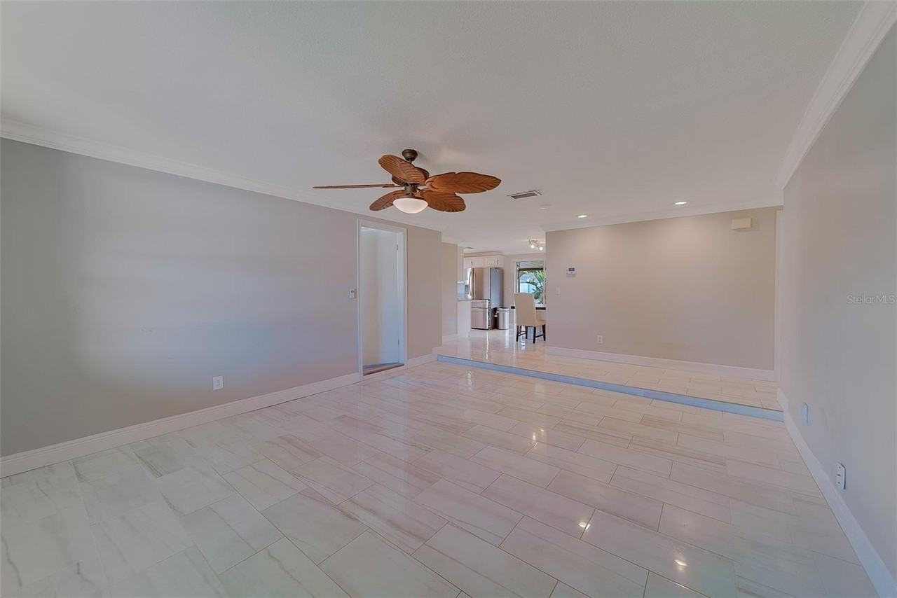 10451 119th St - Photo 4 of 50