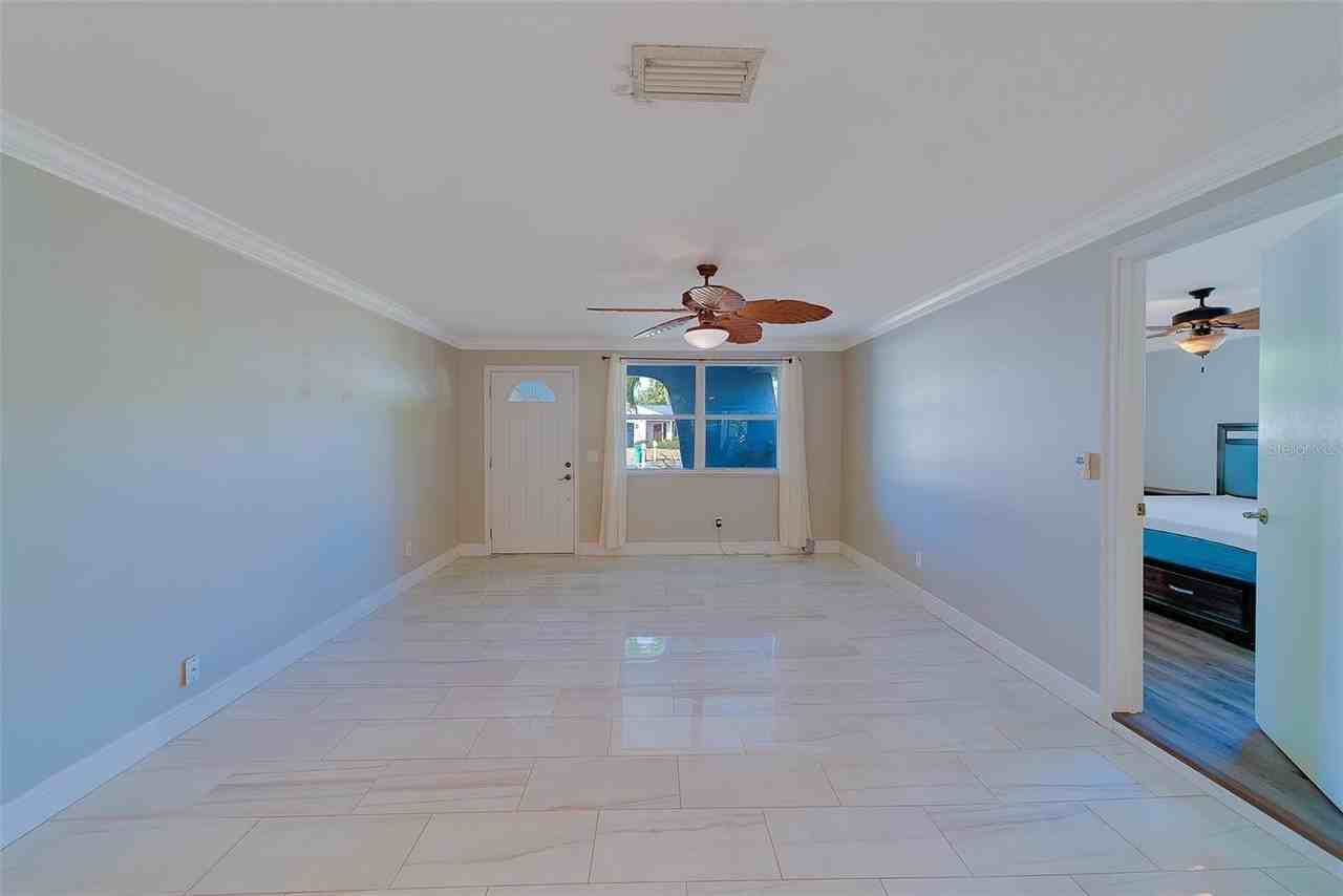 10451 119th St - Photo 5 of 50