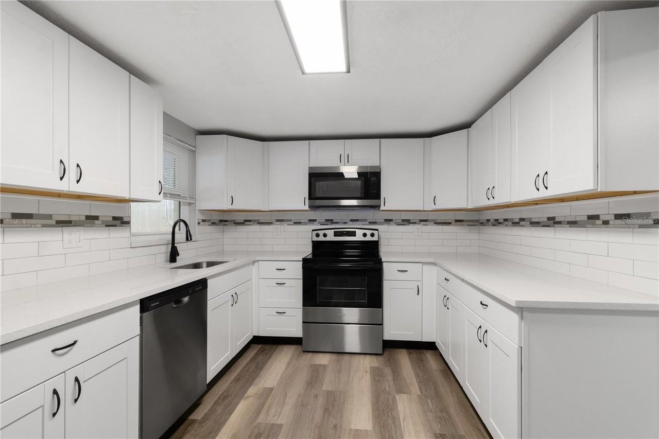 7415 San Salvadore Drive - Photo 3 of 32