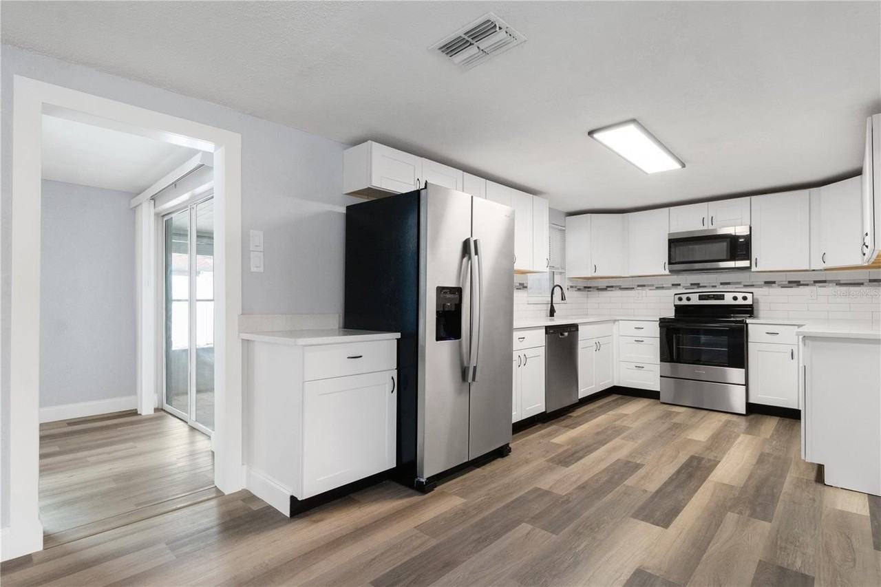 7415 San Salvadore Drive - Photo 4 of 32