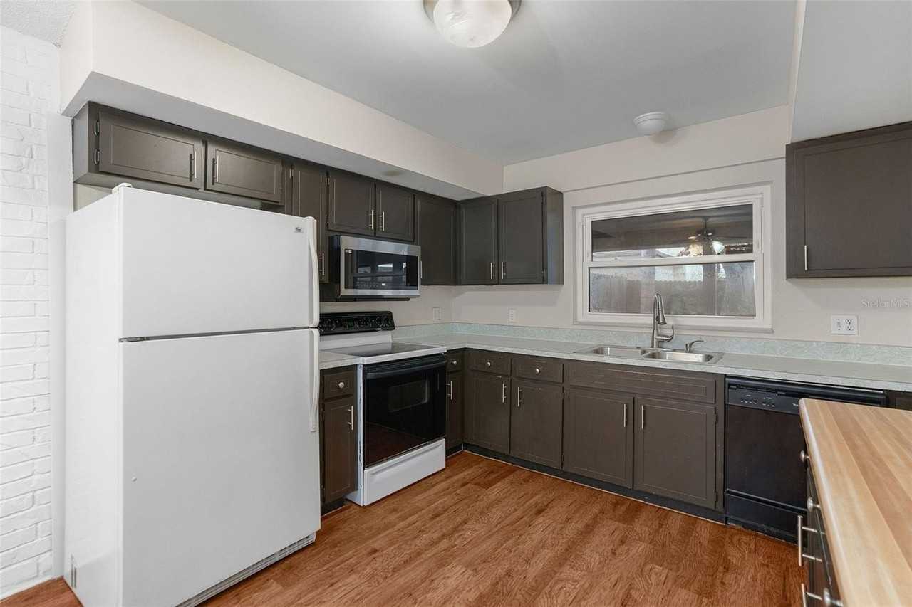 2078 Loma Linda Way North - Photo 2 of 23