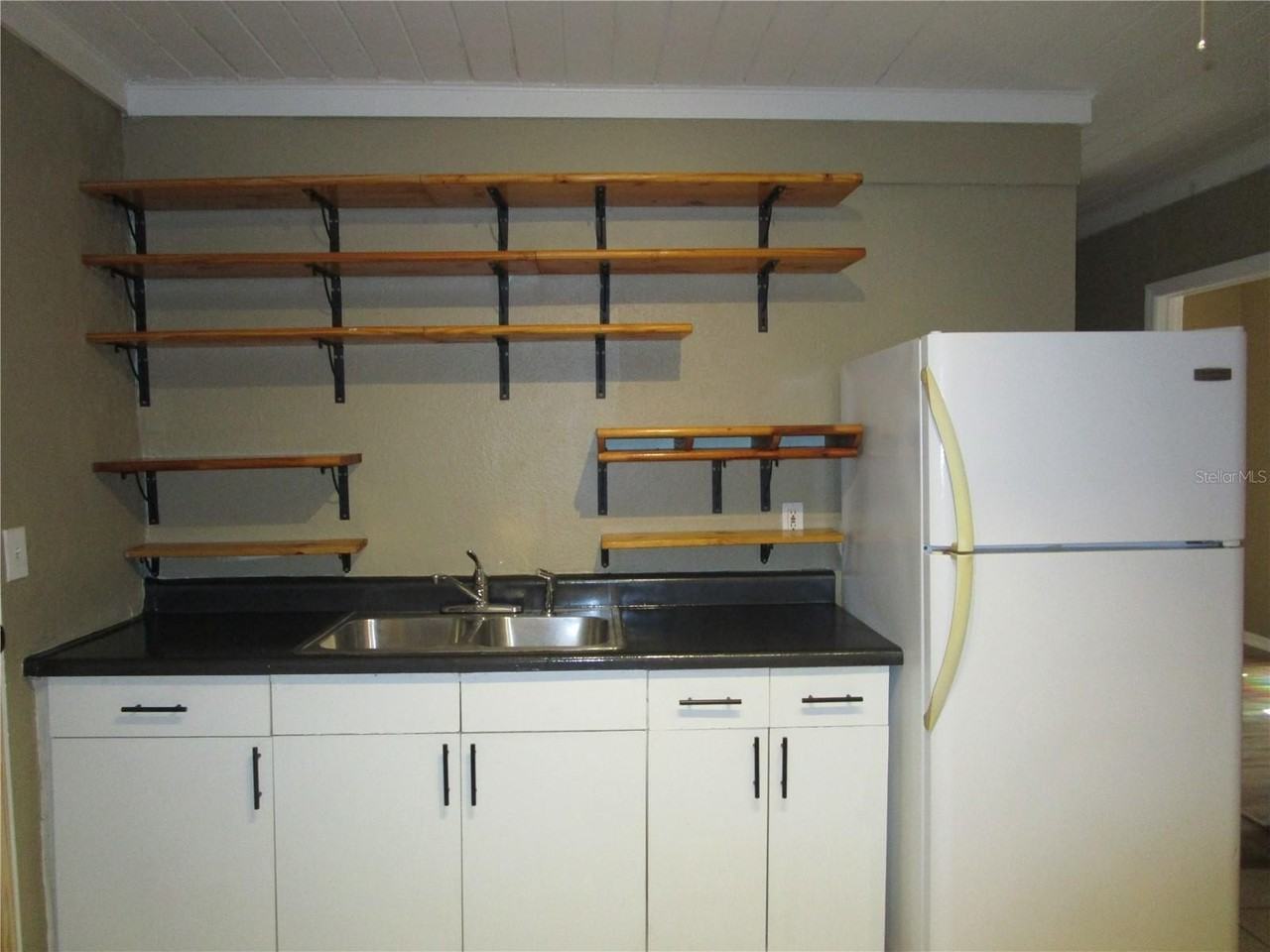 1315 East Osborne Avenue - Photo 7 of 15