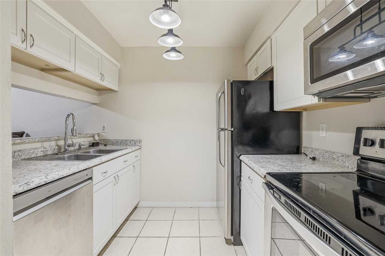 4004 Nestle Oaks Pl #203 - Photo 2 of 32