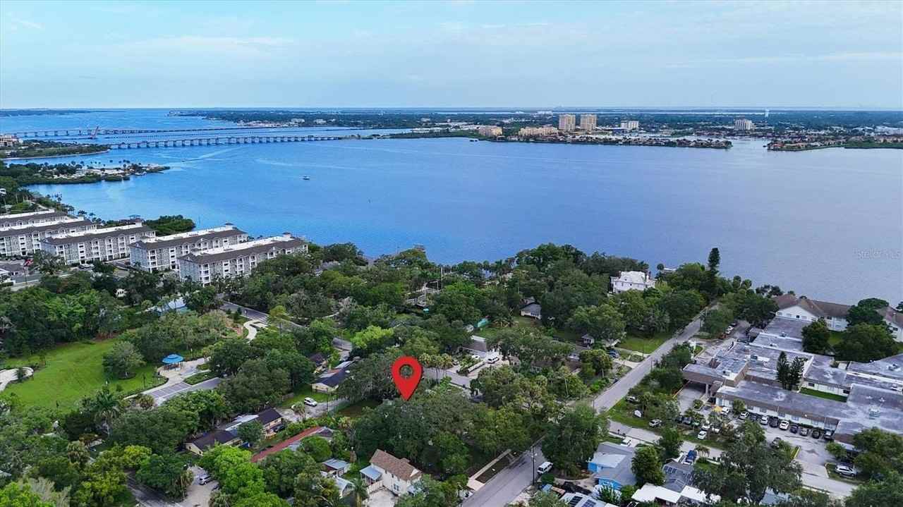 210 15th Street East - Photo 4 of 50