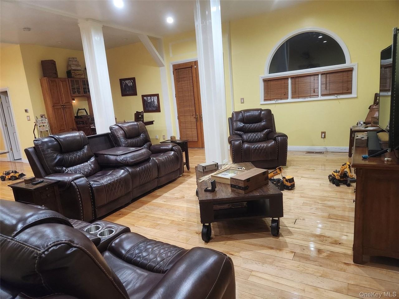 280 Bayview Ave - Photo 7 of 19