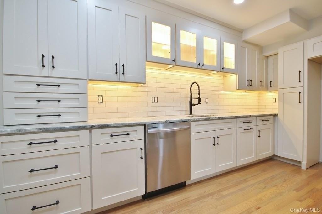 233 Haviland Drive - Photo 7 of 19