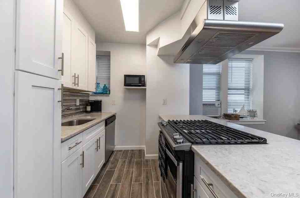 25 West Broadway #115 - Photo 4 of 9