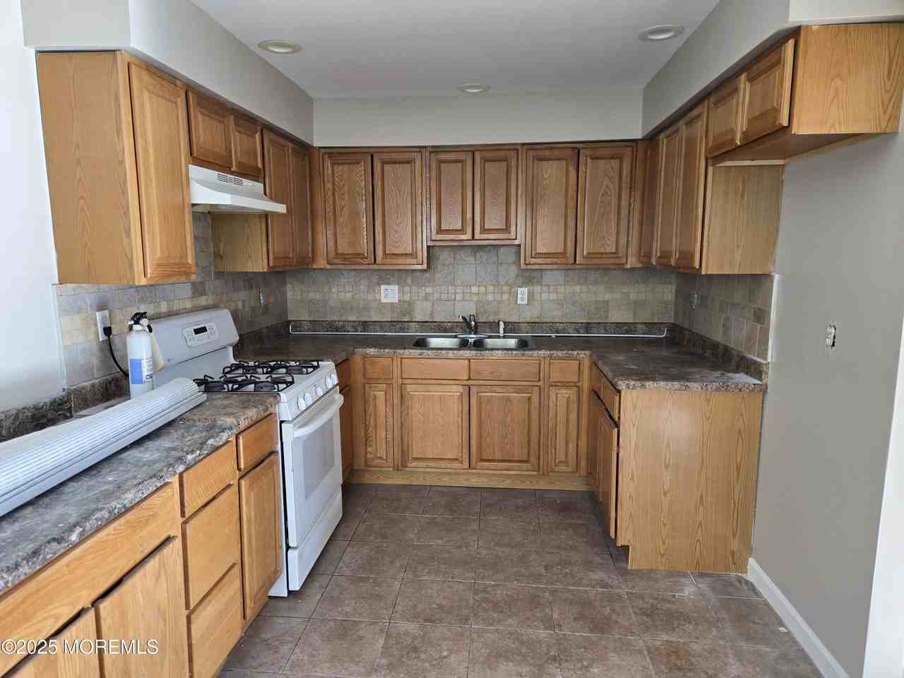 121 Governors Road - Photo 3 of 7