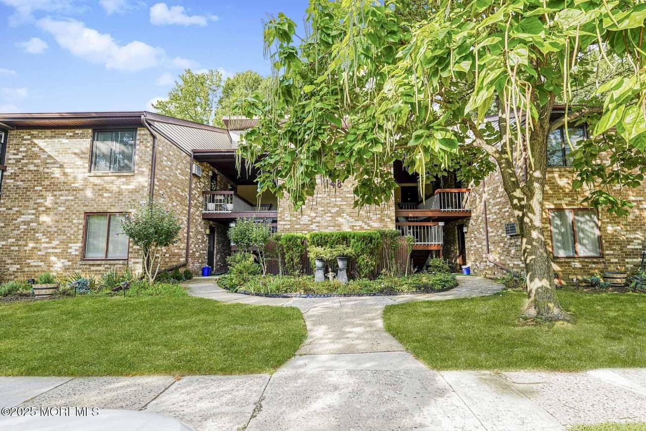 148 Amberly Drive #J - Photo 2 of 22