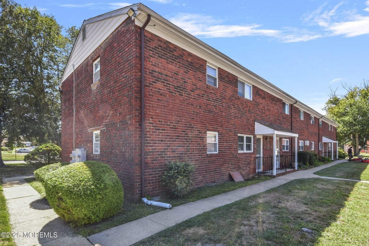 12A Laurel Pl - Photo 2 of 13