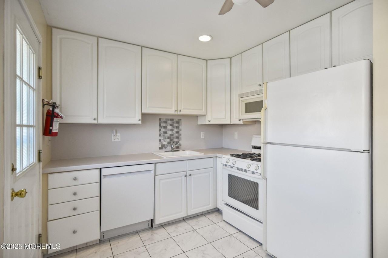 12A Laurel Pl - Photo 4 of 13