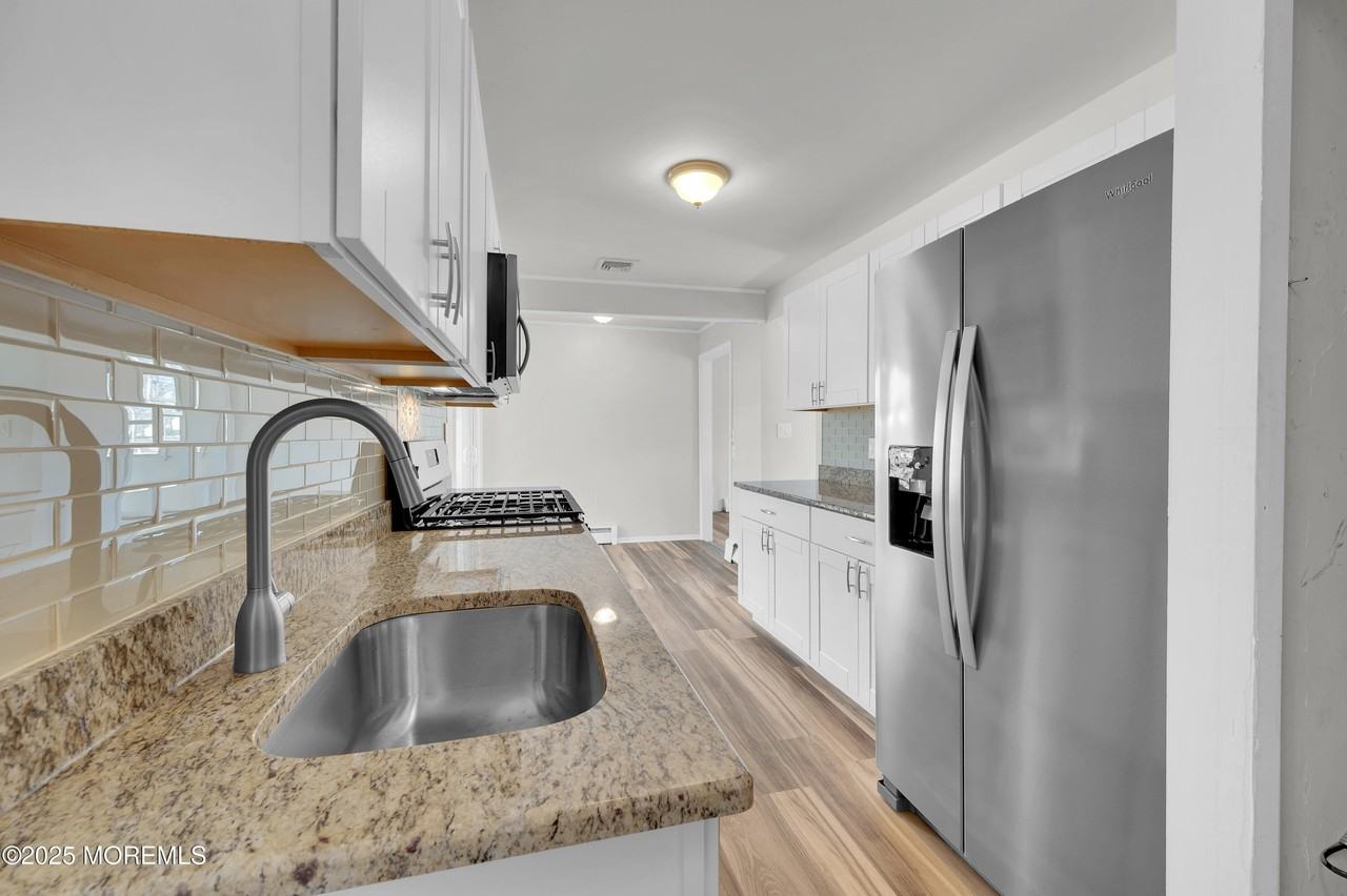 251 Sprucewood Drive - Photo 5 of 33