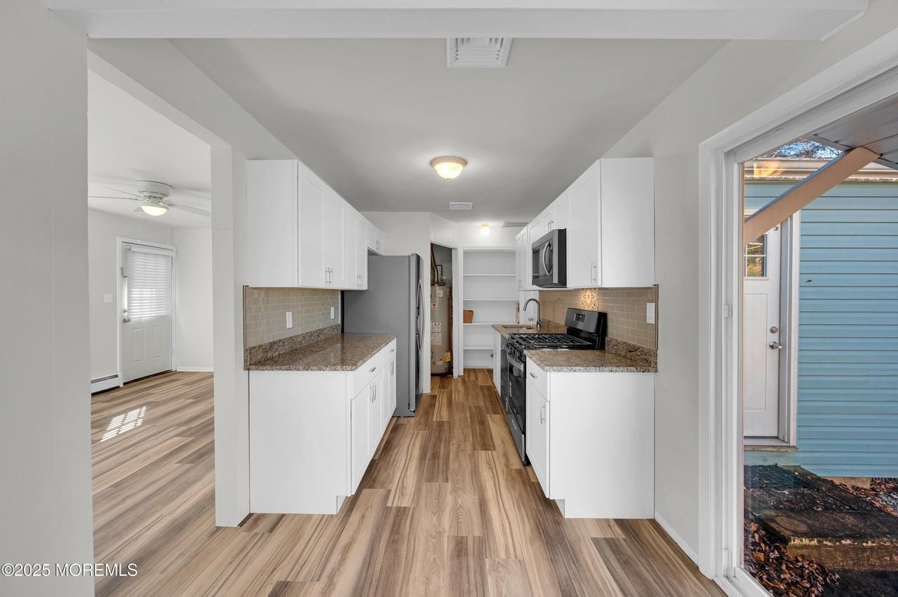 251 Sprucewood Drive - Photo 6 of 33