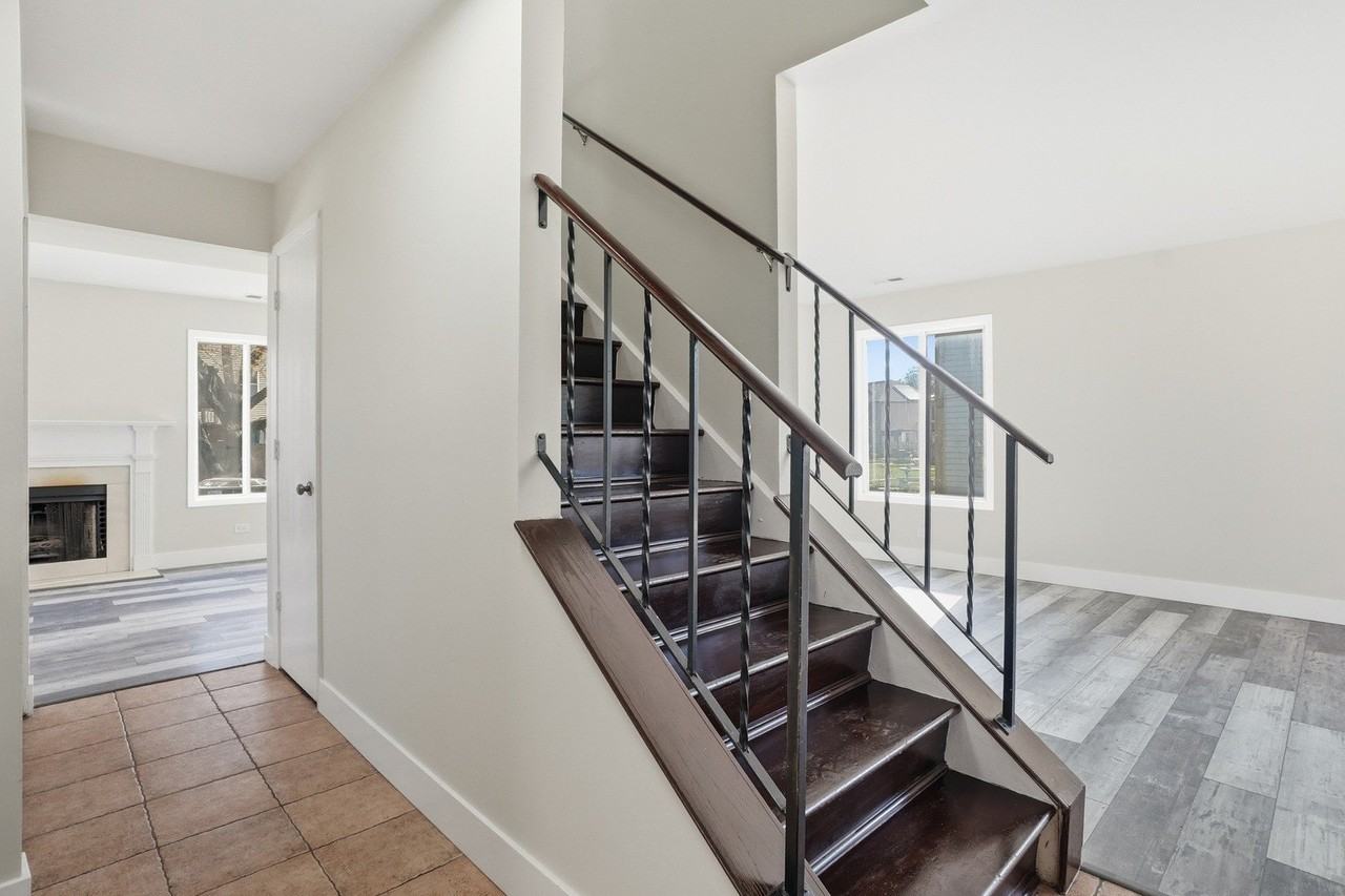 1101 Ashford Lane - Photo 3 of 30