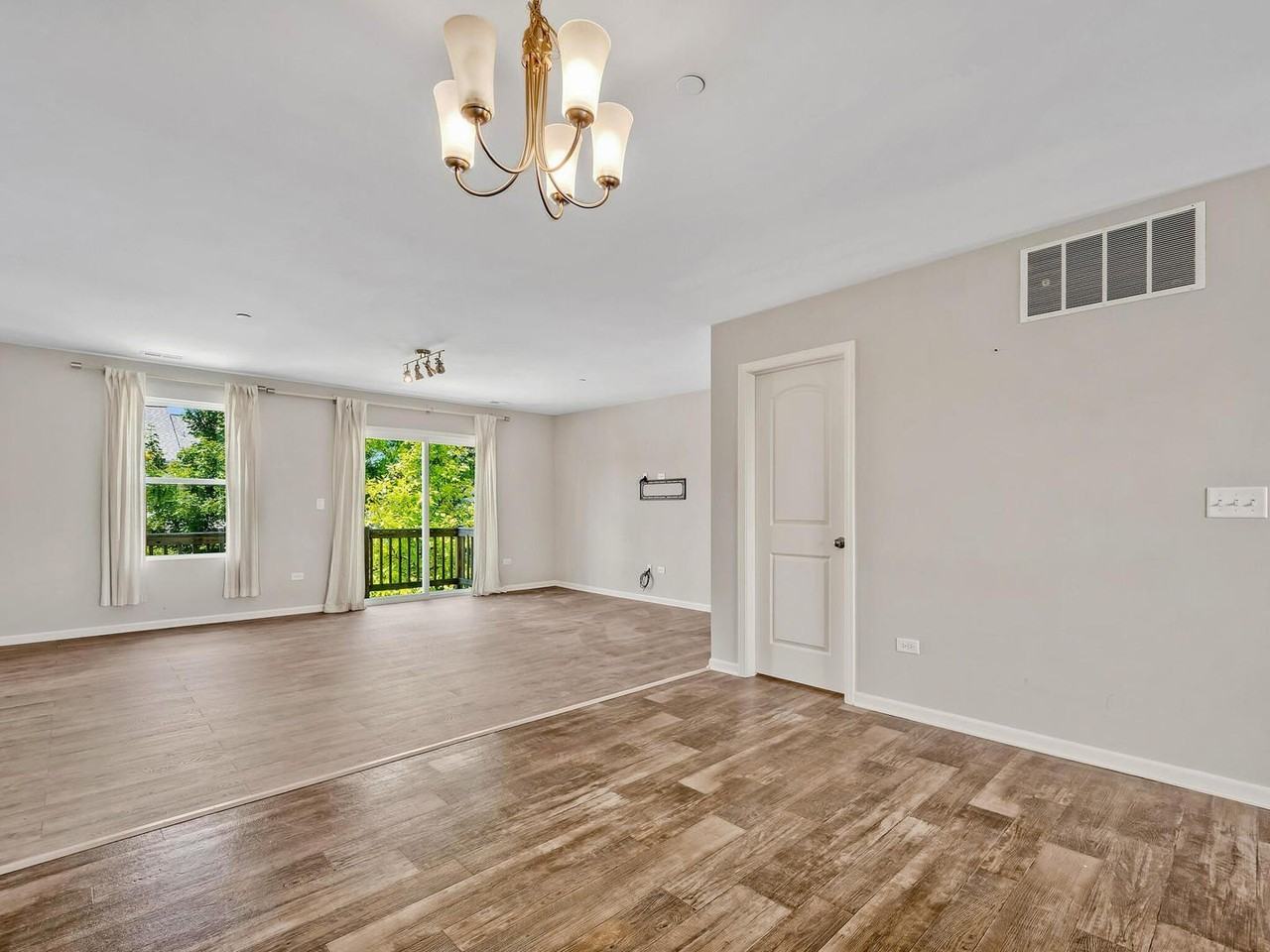 1464 Lakeridge Court #1464 - Photo 5 of 28