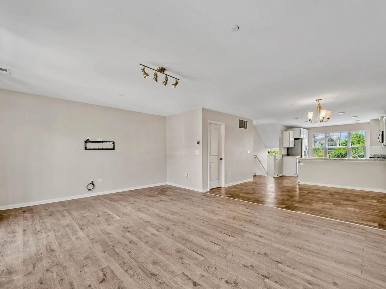 1464 Lakeridge Court #1464 - Photo 7 of 28