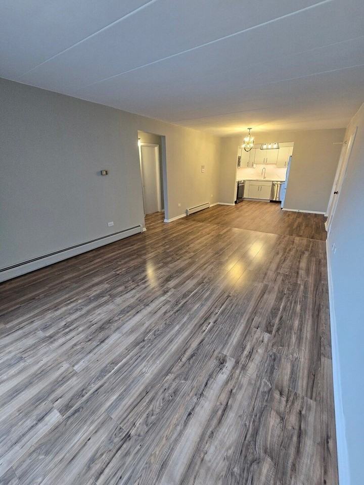 4754 101st Street #7B - Photo 3 of 5