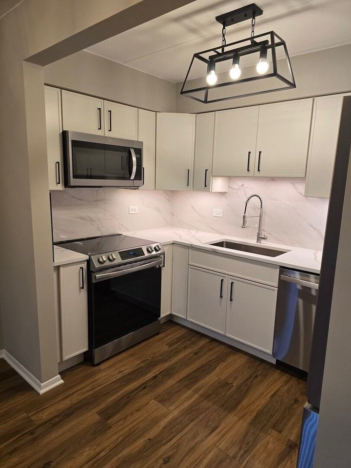 4754 101st Street #7B - Photo 5 of 5