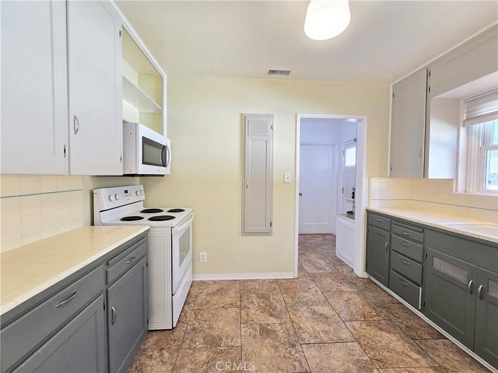 3869 Bandini Ave - Photo 7 of 17