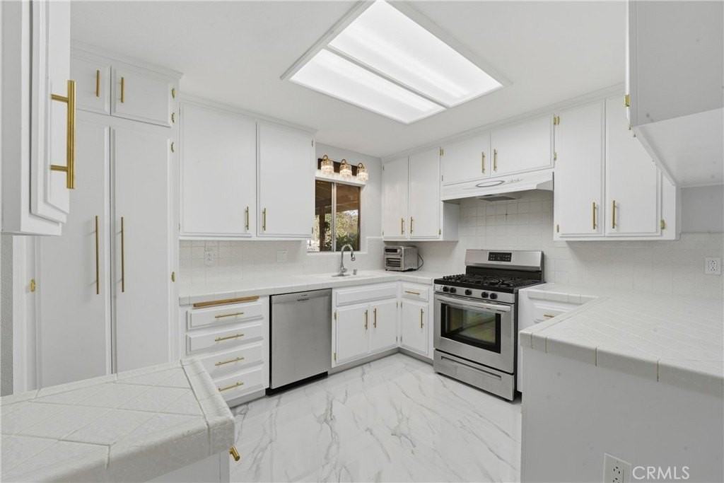 6255 Mitchell Avenue - Photo 3 of 50