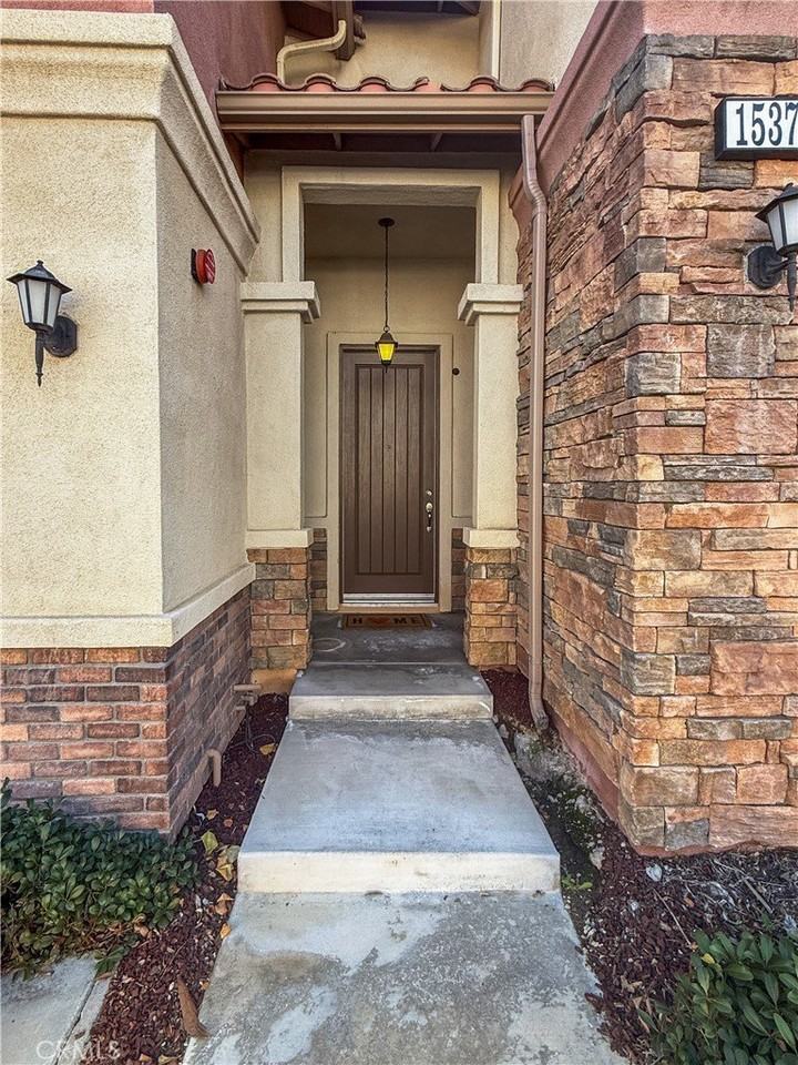 15375 Lotus Cir - Photo 3 of 34