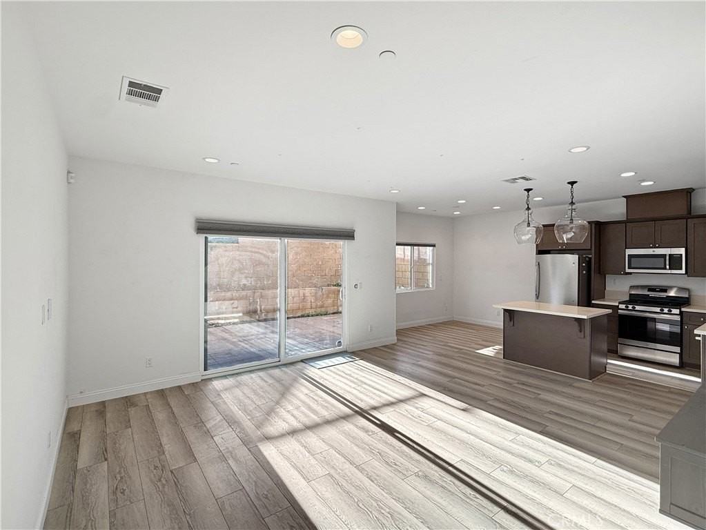 15375 Lotus Cir - Photo 6 of 34