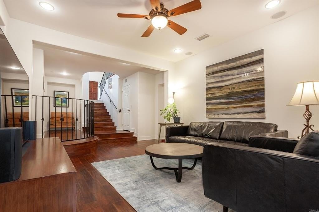 527 Liverpool Drive - Photo 7 of 12