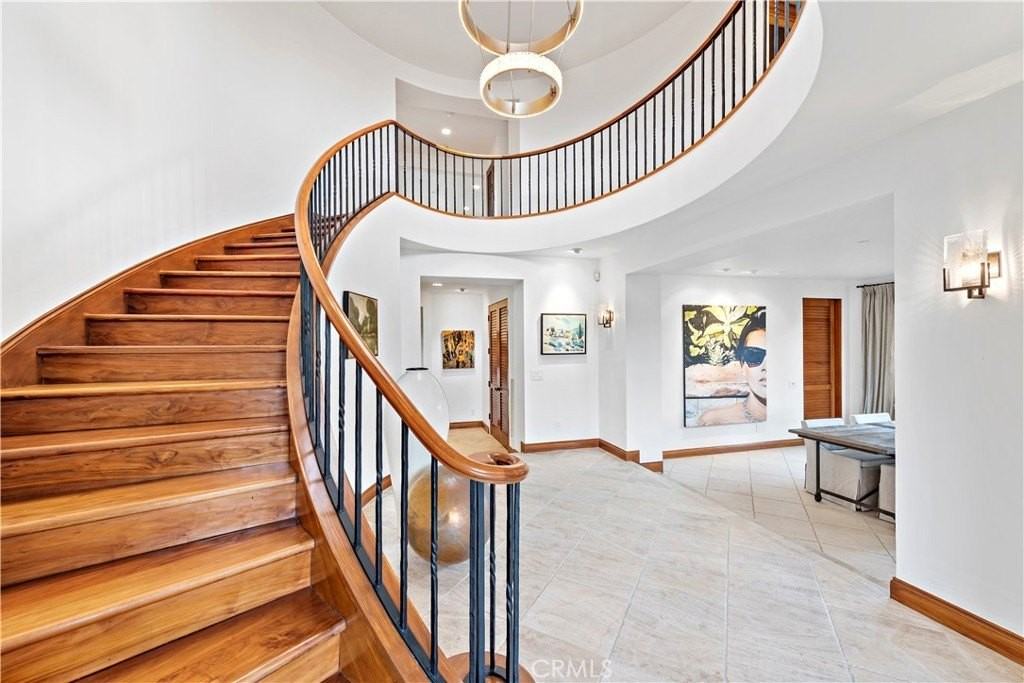 206 Driftwood Road - Photo 5 of 47