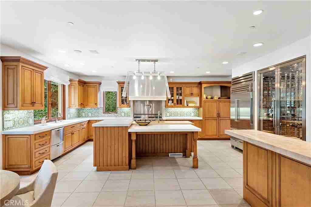 206 Driftwood Road - Photo 7 of 47