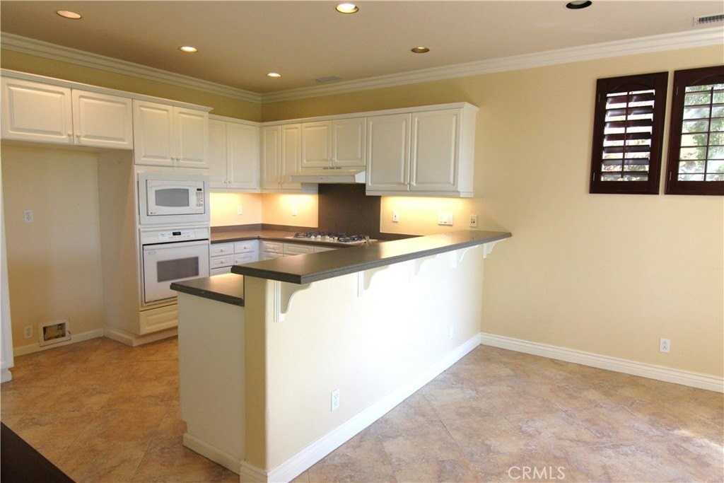 16 Hearthside Road - Photo 5 of 14