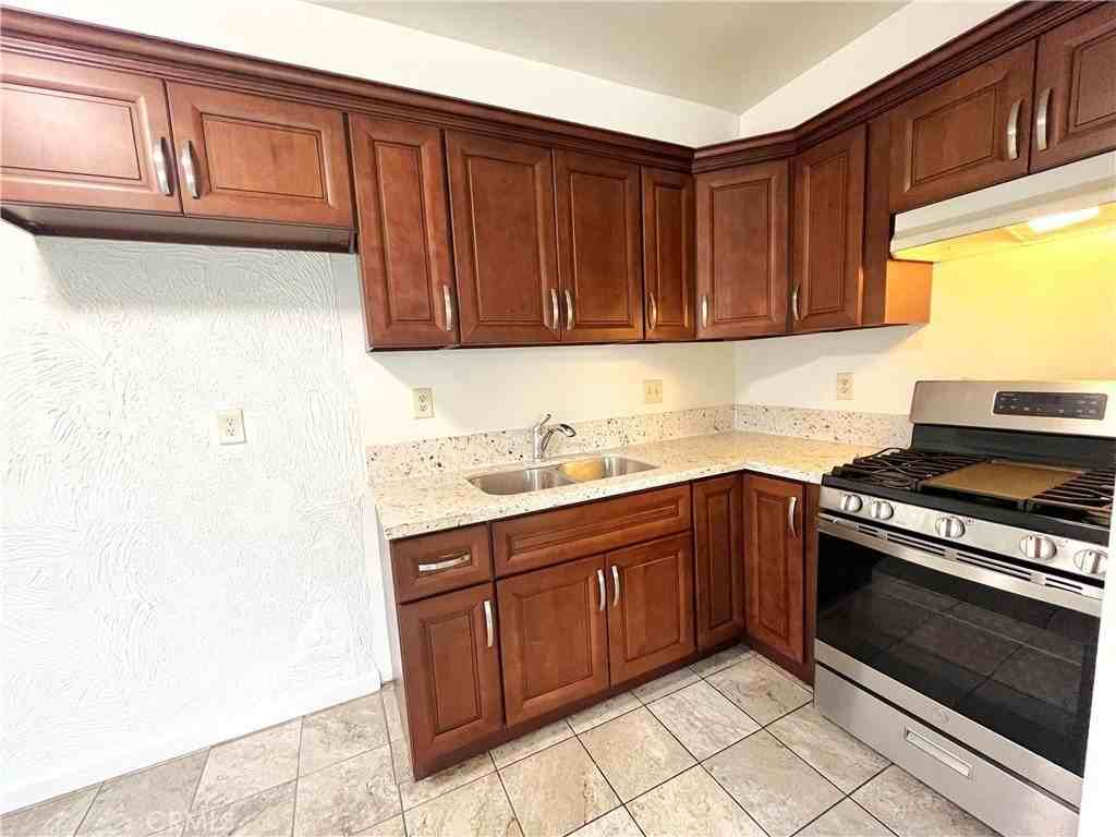 4461 West 135th Street #F - Photo 6 of 13