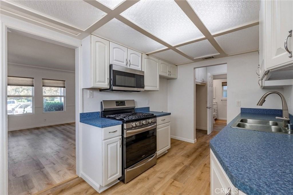 10326 Vassar Ave - Photo 5 of 17